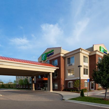 Holiday Inn Express & Suites Detroit - Farmington Hills By Ihg Northville Esterno foto