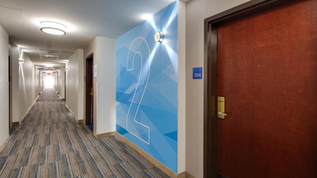 Holiday Inn Express & Suites Detroit - Farmington Hills By Ihg Northville Esterno foto