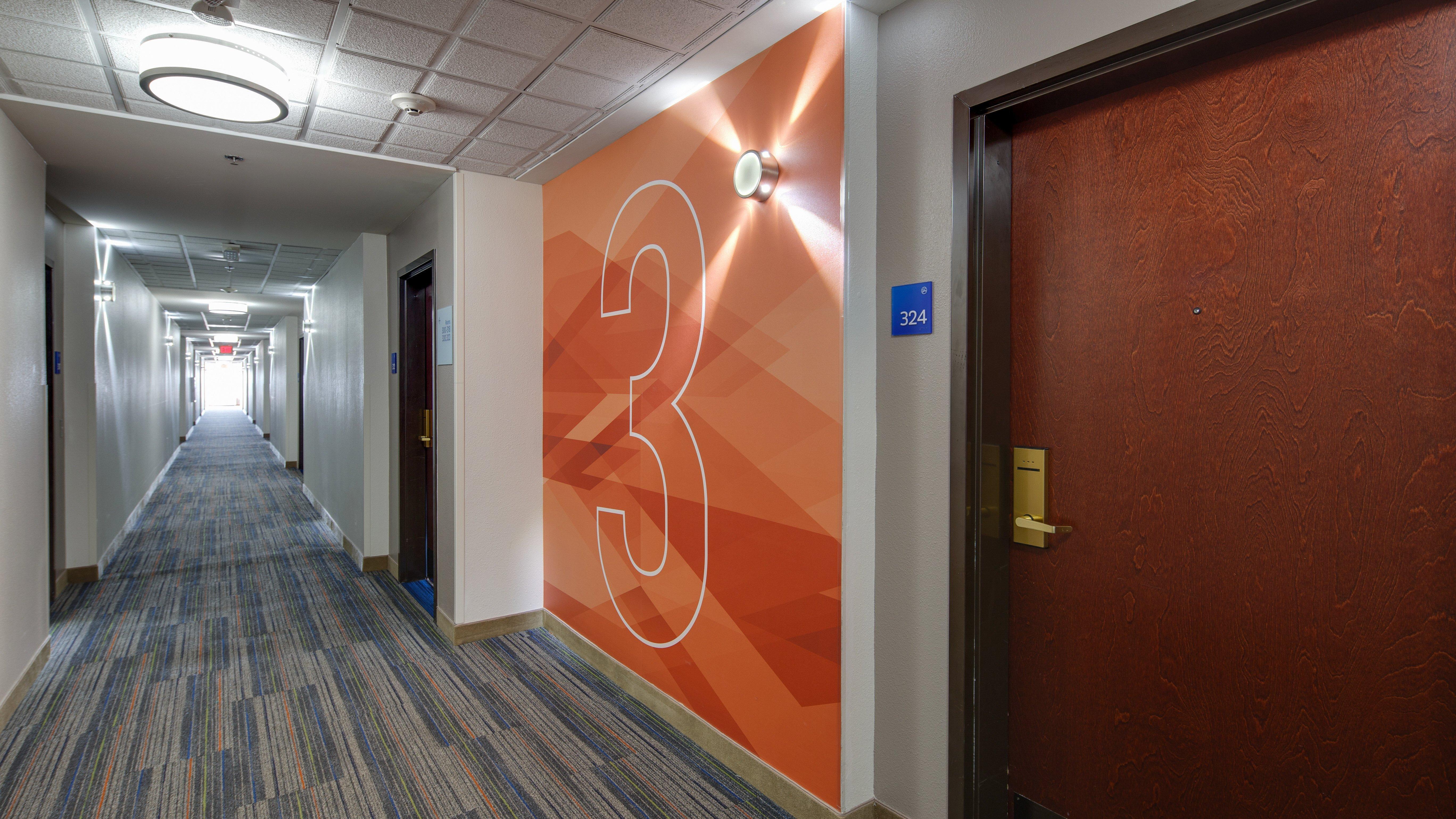 Holiday Inn Express & Suites Detroit - Farmington Hills By Ihg Northville Esterno foto