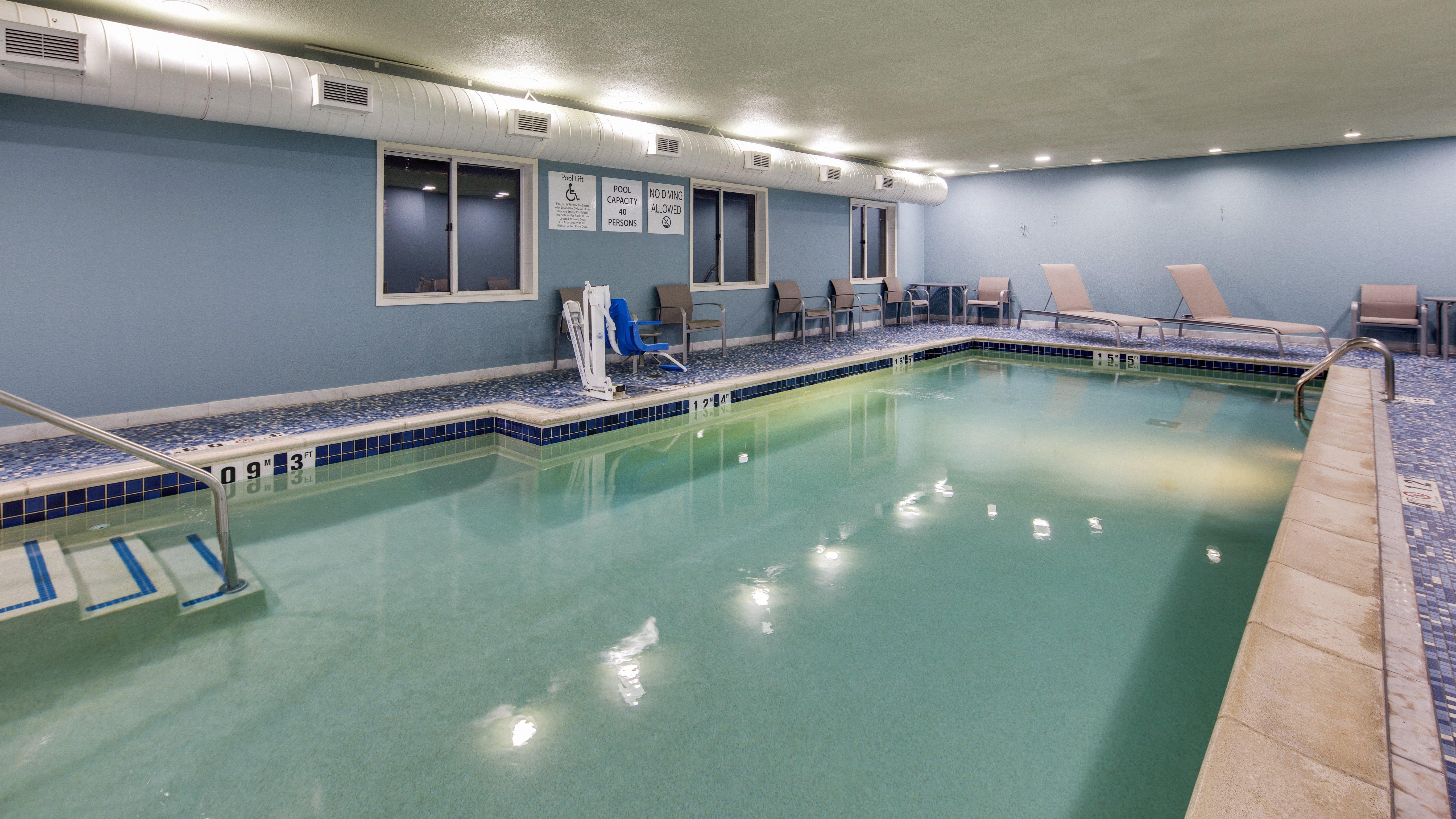 Holiday Inn Express & Suites Detroit - Farmington Hills By Ihg Northville Esterno foto