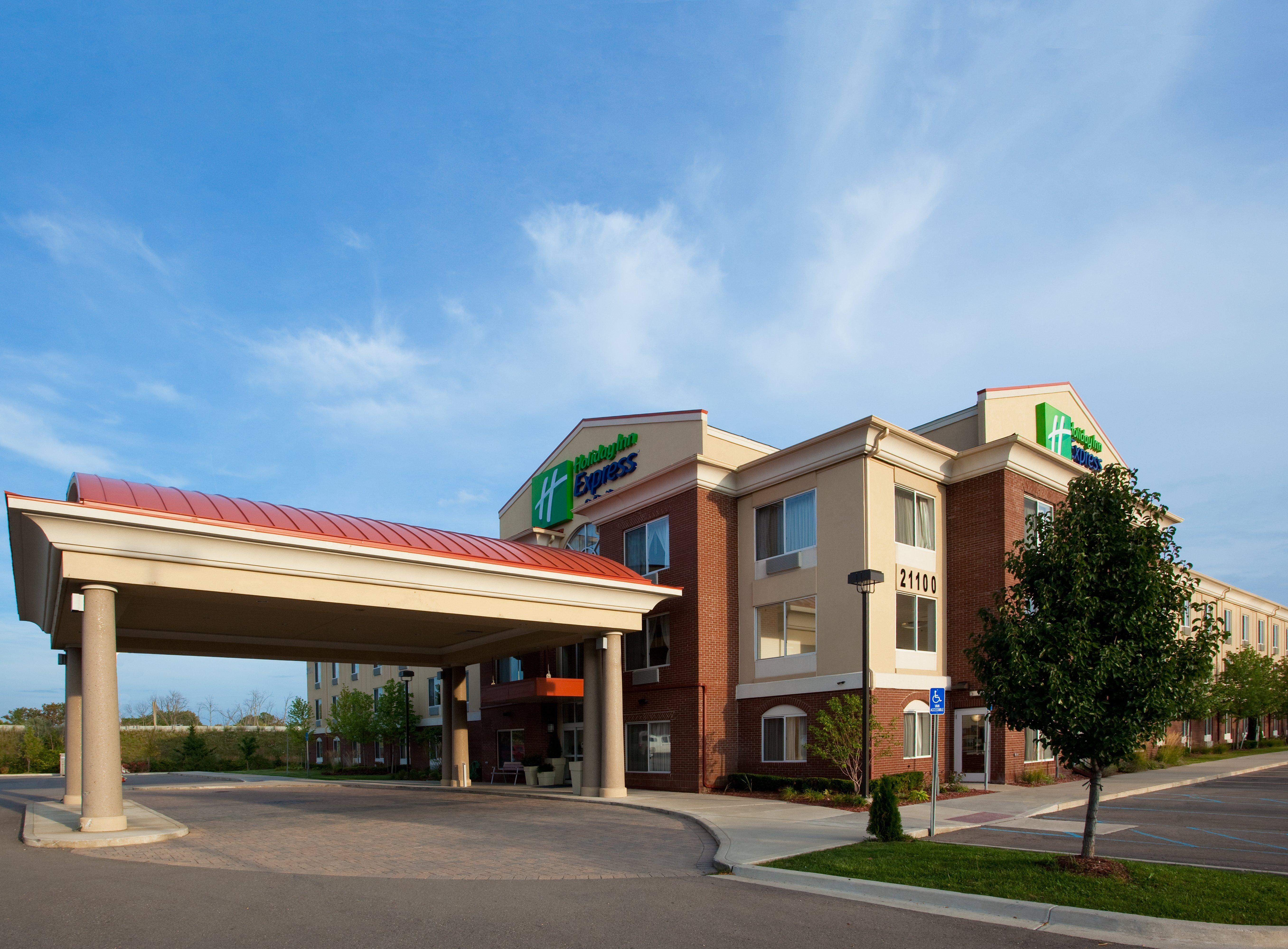Holiday Inn Express & Suites Detroit - Farmington Hills By Ihg Northville Esterno foto