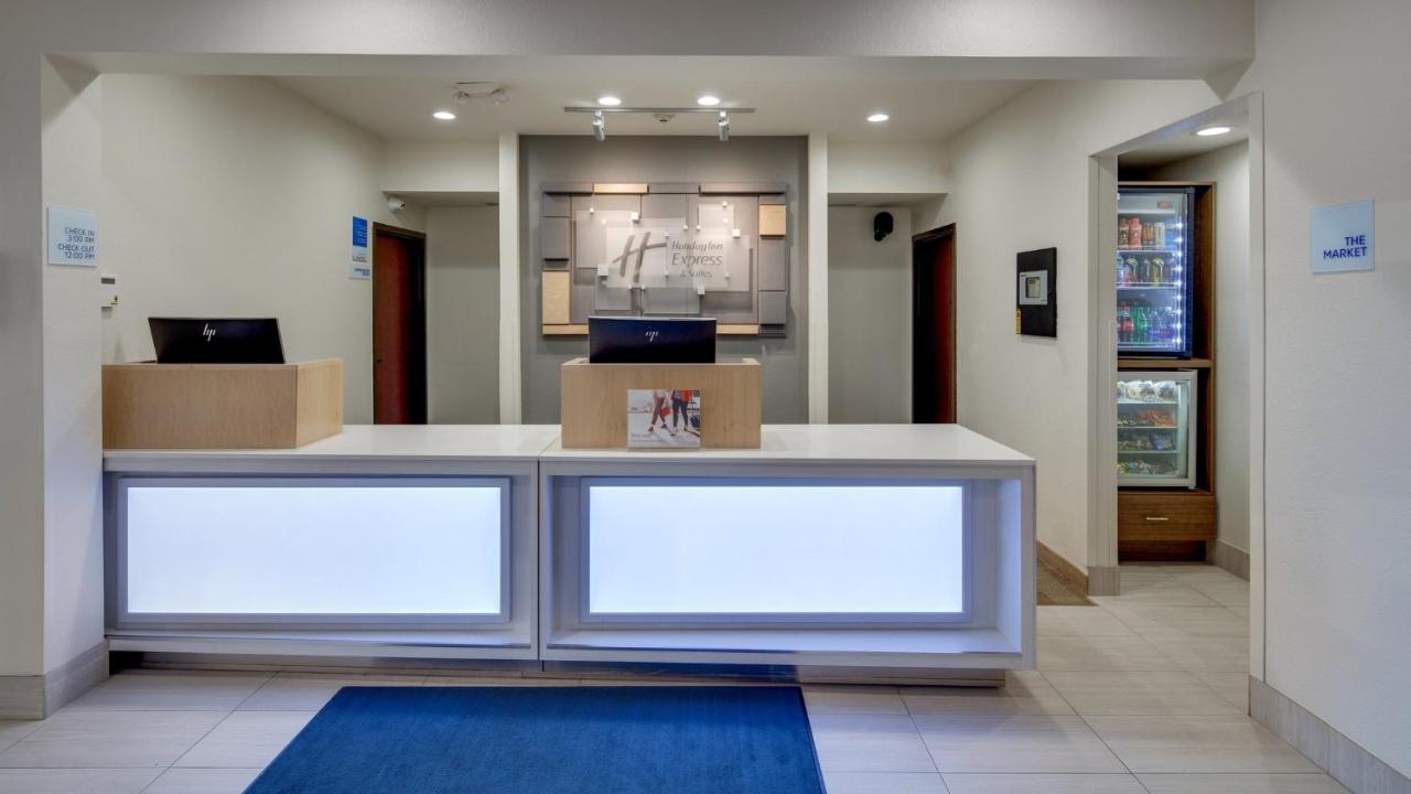 Holiday Inn Express & Suites Detroit - Farmington Hills By Ihg Northville Esterno foto