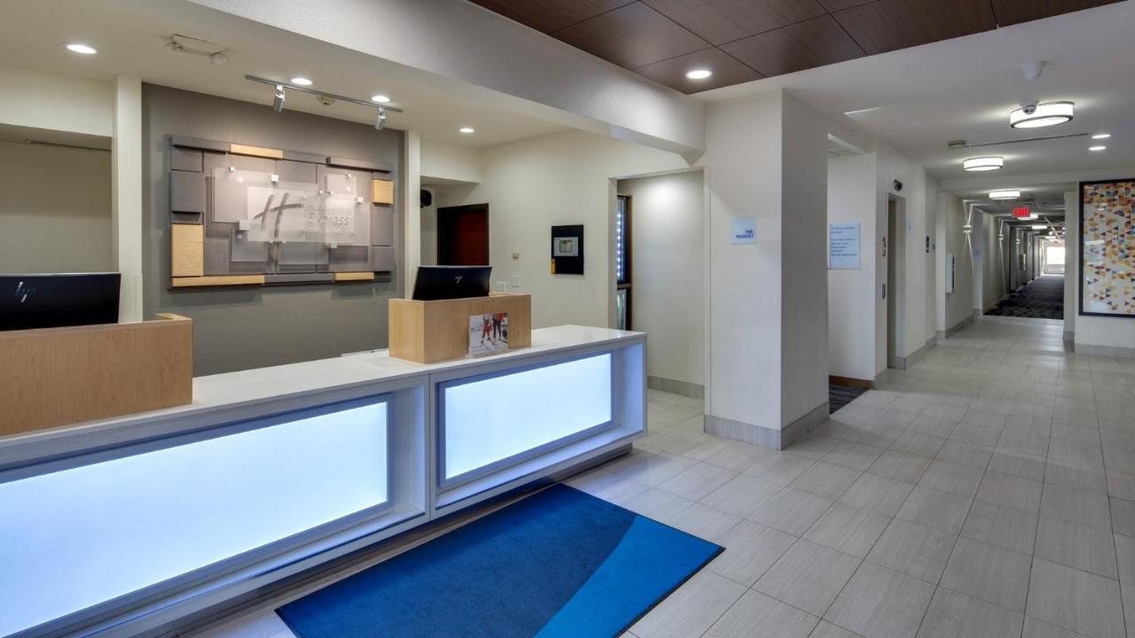 Holiday Inn Express & Suites Detroit - Farmington Hills By Ihg Northville Esterno foto