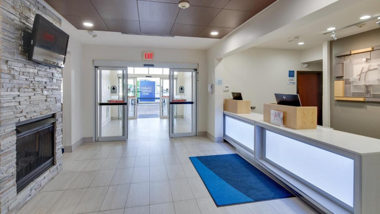 Holiday Inn Express & Suites Detroit - Farmington Hills By Ihg Northville Esterno foto