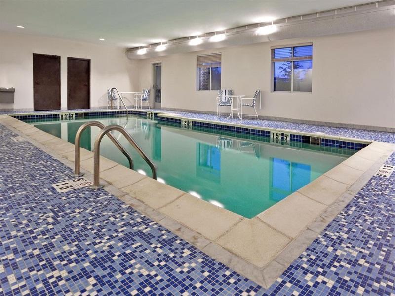 Holiday Inn Express & Suites Detroit - Farmington Hills By Ihg Northville Esterno foto