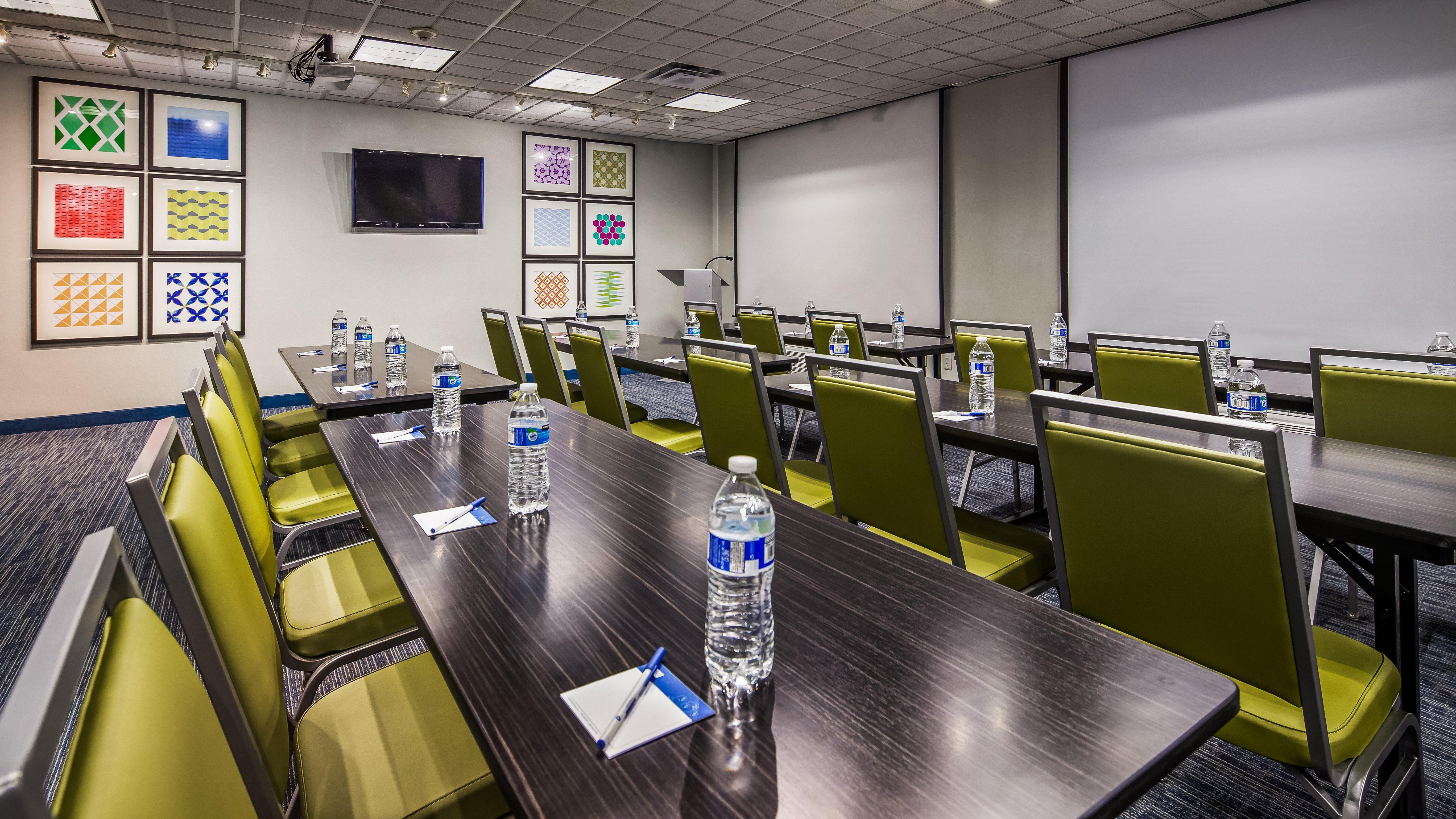 Holiday Inn Express & Suites Detroit - Farmington Hills By Ihg Northville Esterno foto