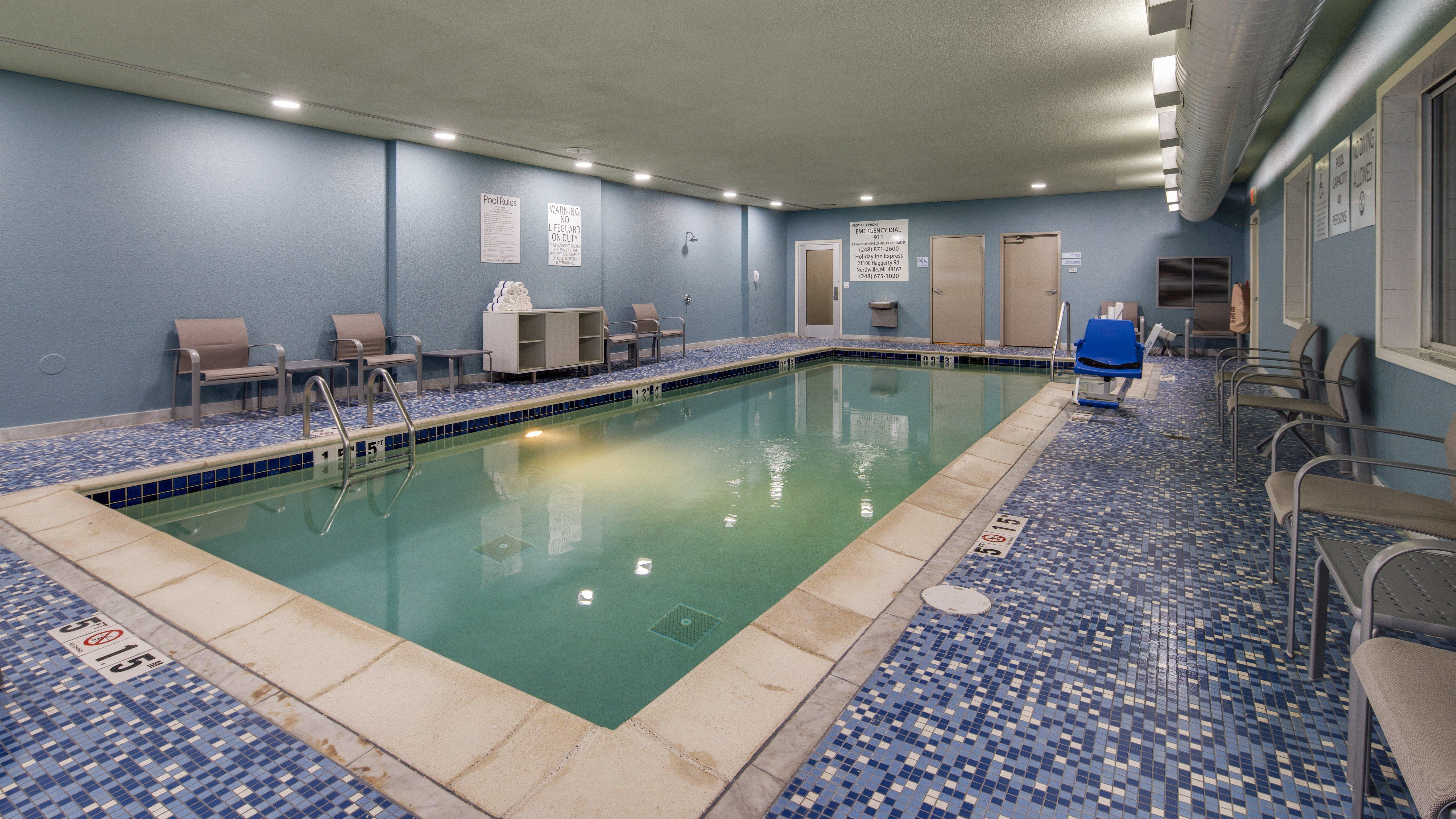 Holiday Inn Express & Suites Detroit - Farmington Hills By Ihg Northville Esterno foto