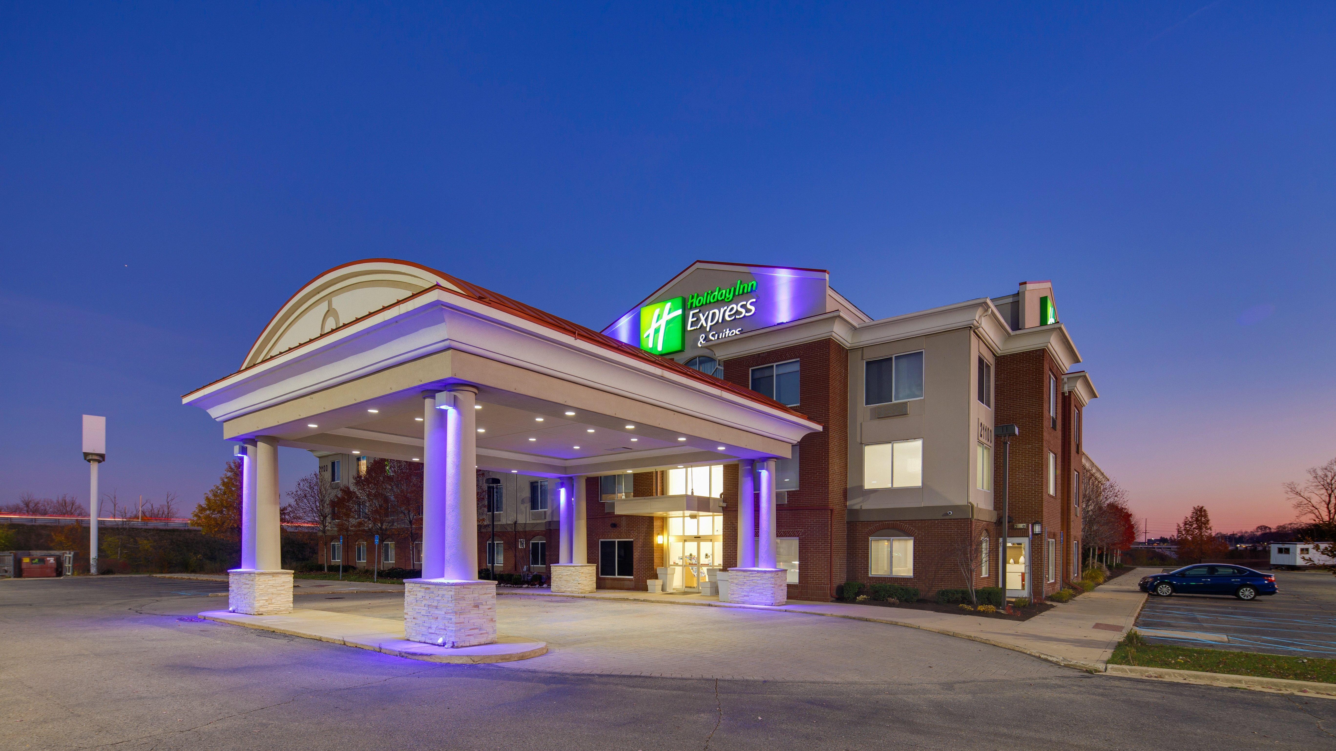 Holiday Inn Express & Suites Detroit - Farmington Hills By Ihg Northville Esterno foto