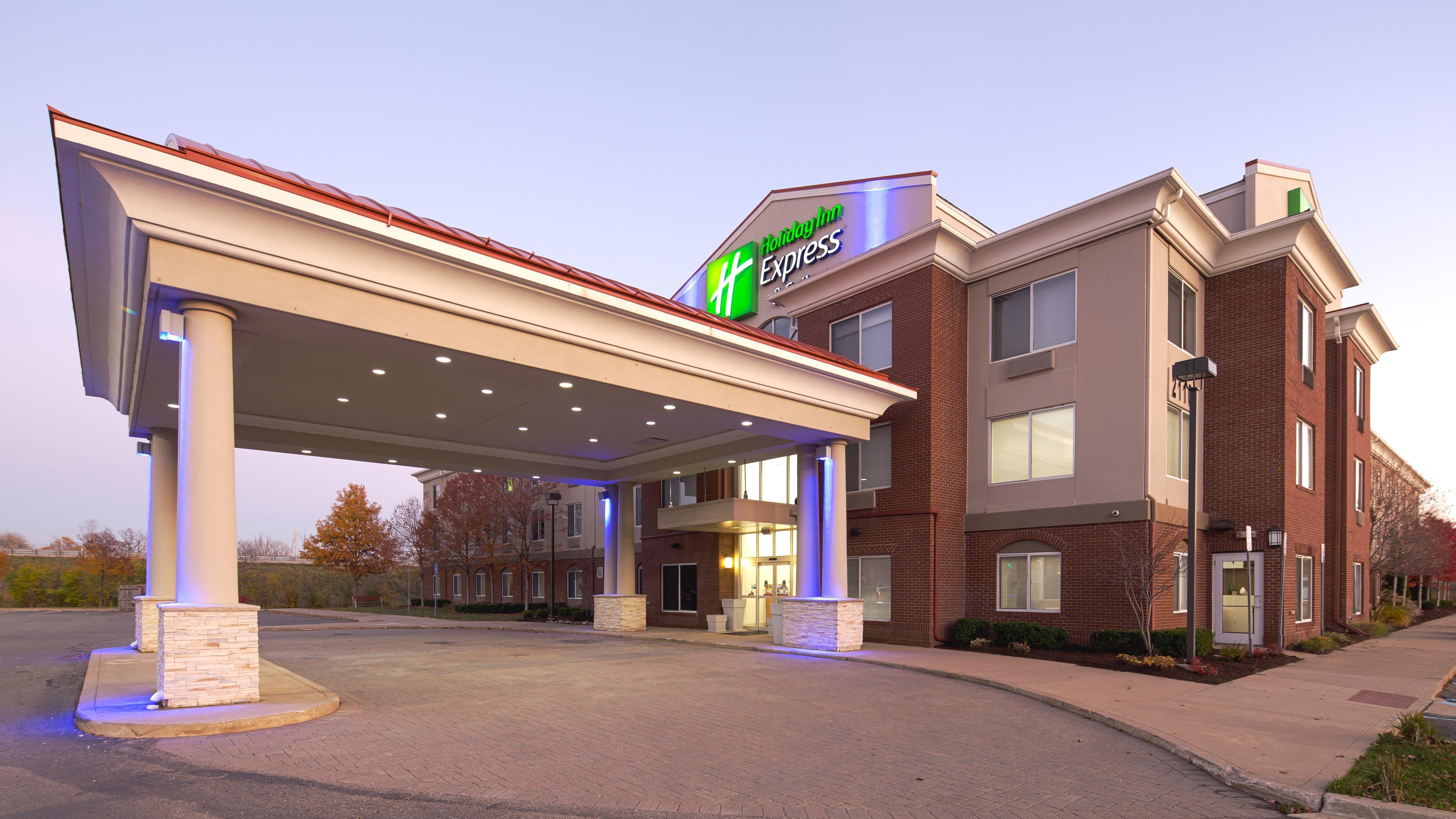 Holiday Inn Express & Suites Detroit - Farmington Hills By Ihg Northville Esterno foto