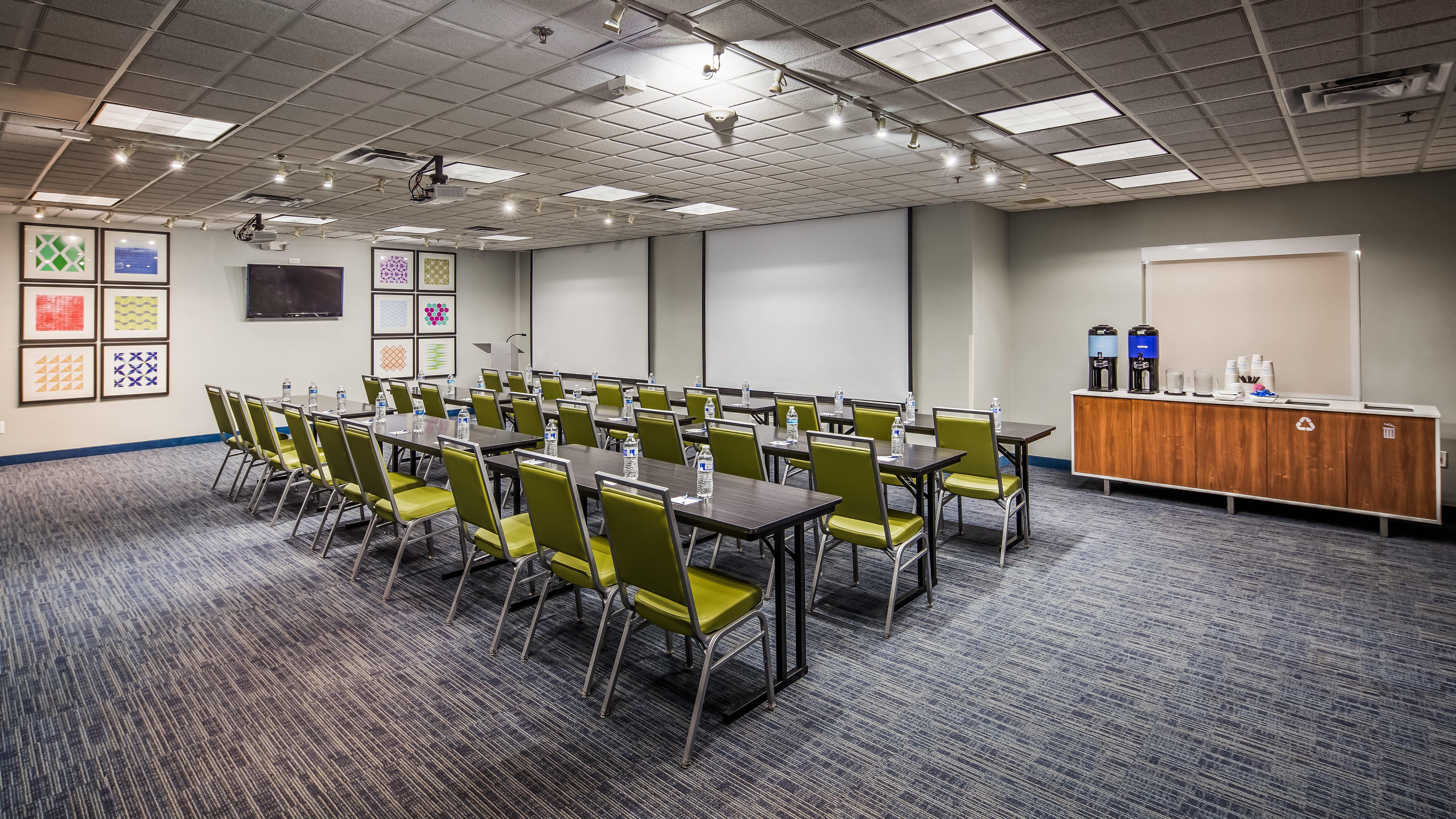 Holiday Inn Express & Suites Detroit - Farmington Hills By Ihg Northville Esterno foto