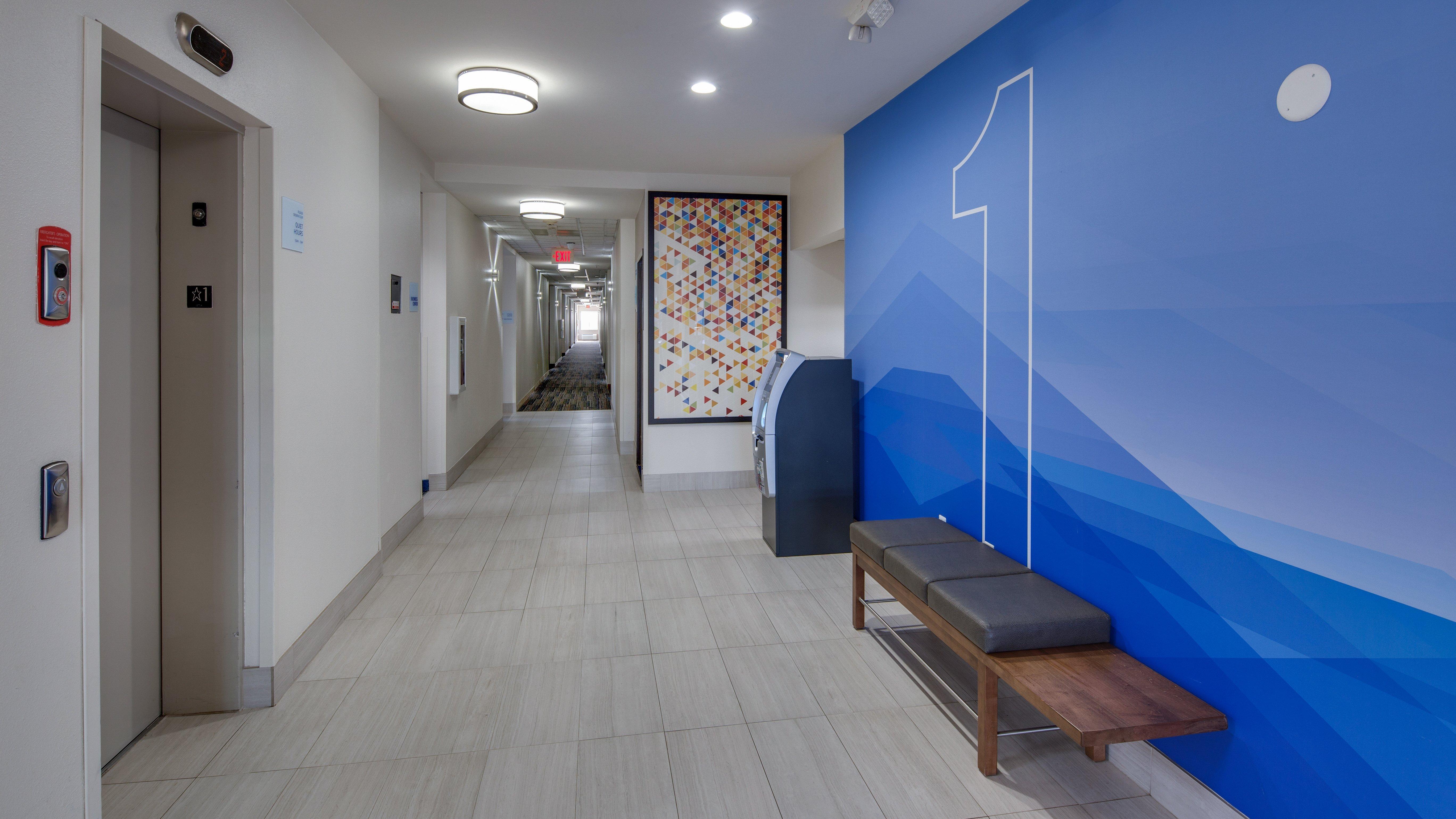 Holiday Inn Express & Suites Detroit - Farmington Hills By Ihg Northville Esterno foto