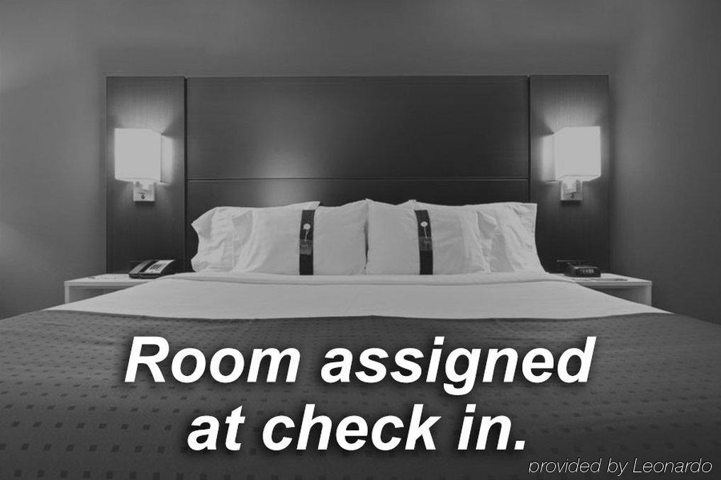 Holiday Inn Express & Suites Detroit - Farmington Hills By Ihg Northville Esterno foto