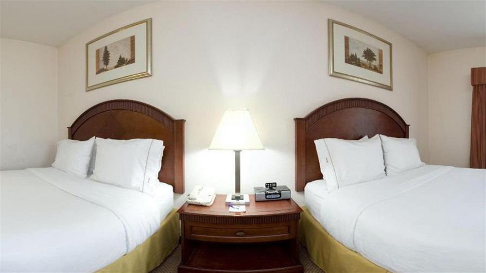 Holiday Inn Express & Suites Detroit - Farmington Hills By Ihg Northville Esterno foto