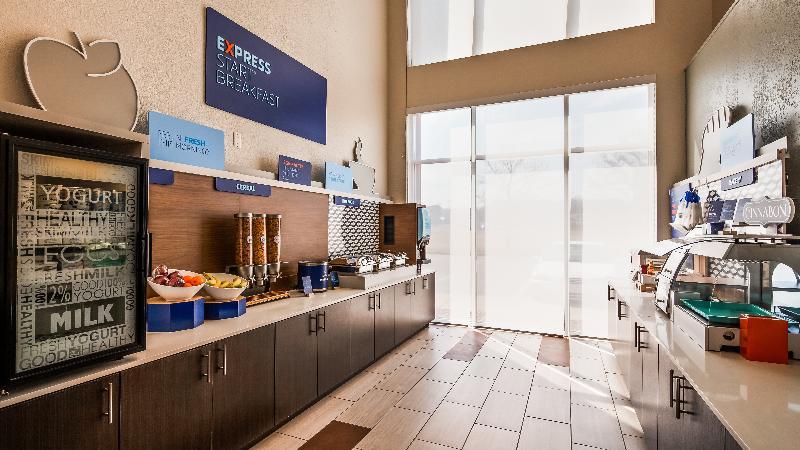 Holiday Inn Express & Suites Detroit - Farmington Hills By Ihg Northville Esterno foto
